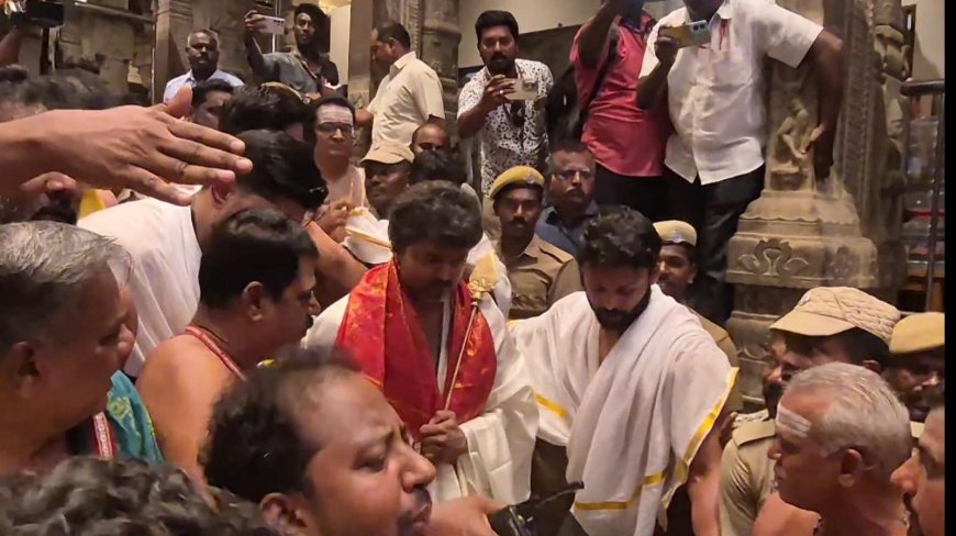 திருச்செந்தூர் சுப்பிரமணியசாமி திருக்கோவிலில்  சுவாமி தரிசனம் செய்த த.வெ. க. தலைவர் விஜய்