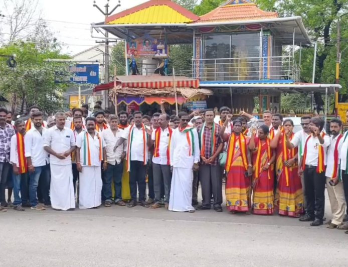 முதல்வராக விஜய் பதவியேற்பு - கோவில்பட்டியில் த. வெ. க. மற்றும் காங்கிரஸ் கட்சியினர் கொண்டாட்டம்*